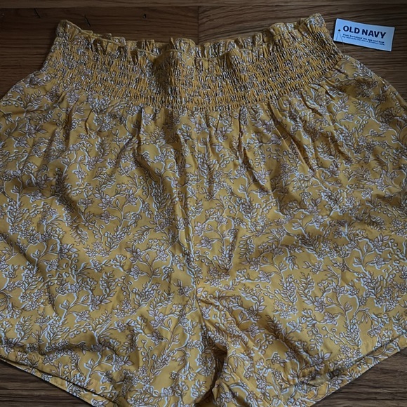 Old Navy High-Waisted Floral Sleep Shorts - Picture 9 of 9